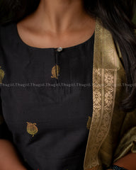 T447 Maivizhi - Kurta Set
