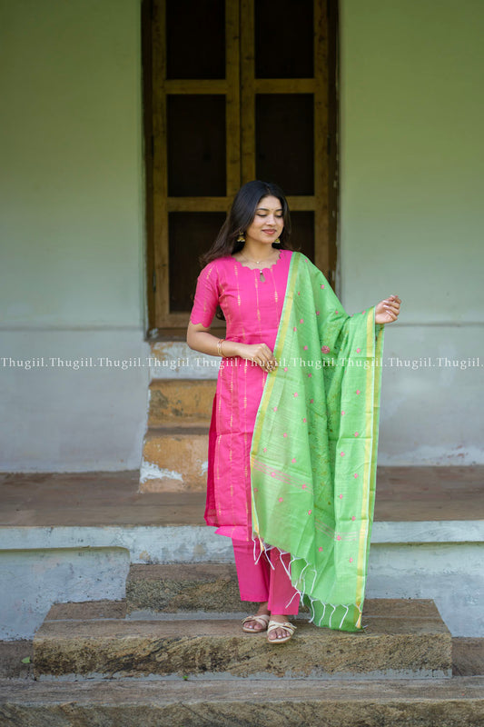 T422 Shruthi - Kurta Set
