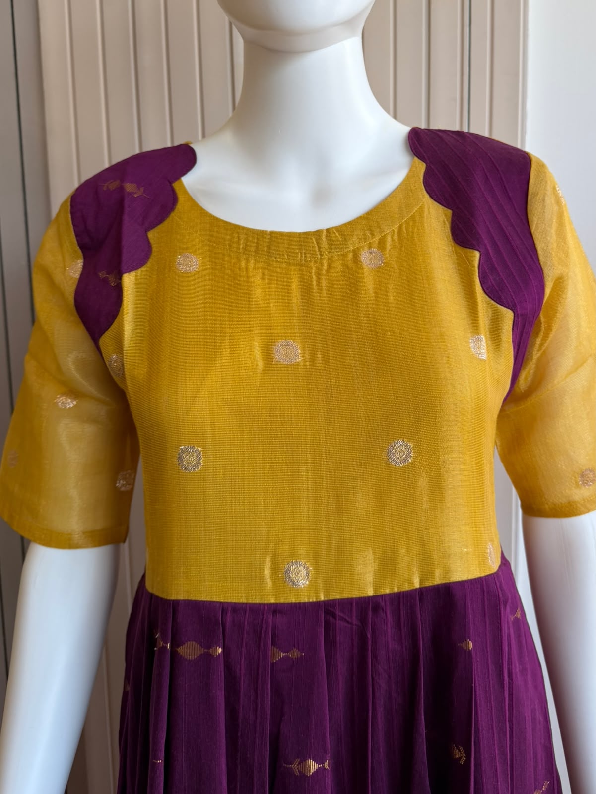 T539 Tarini (Gold - purple) - Maxi