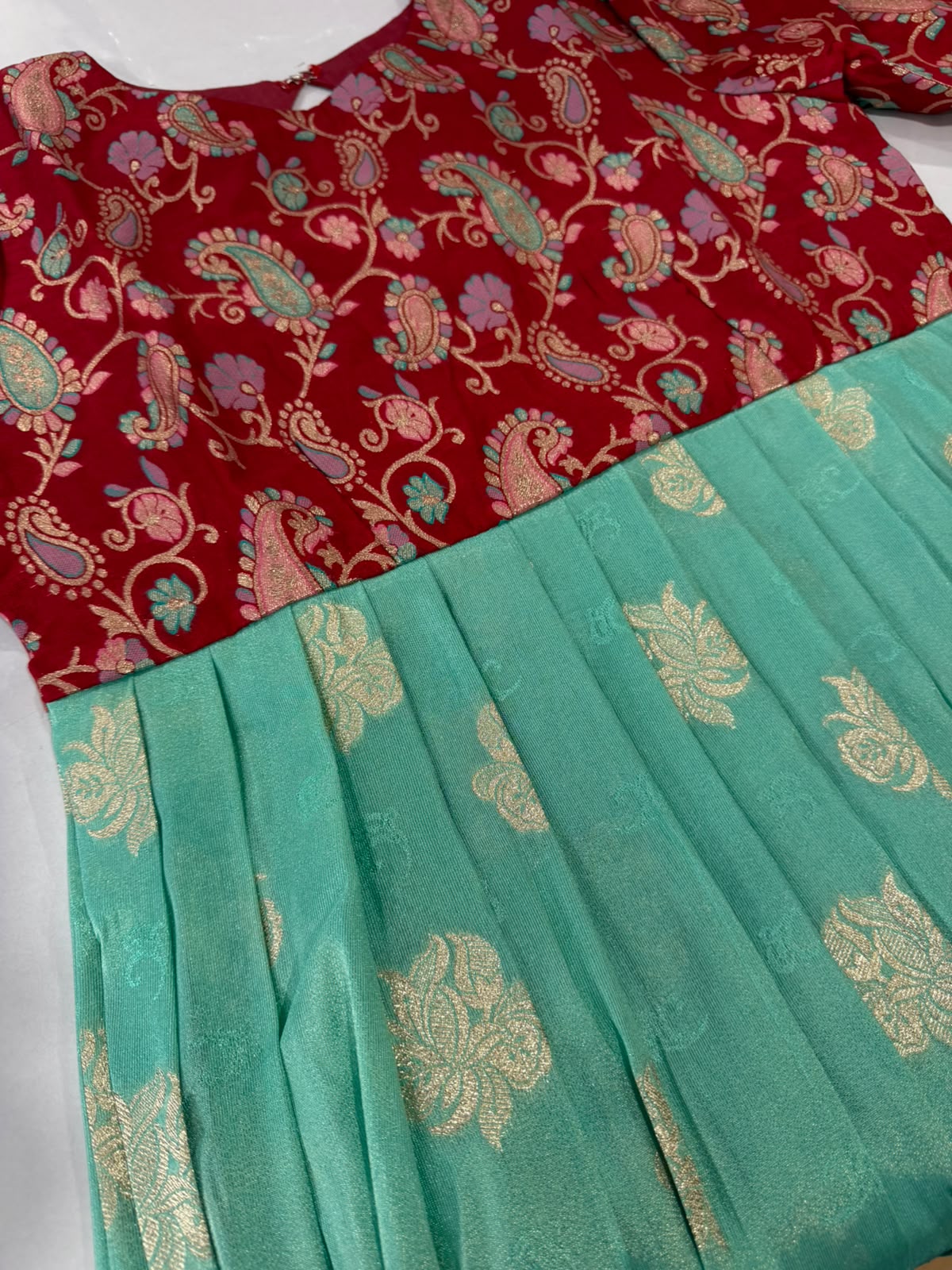 T540 Tarini (Red) - Maxi