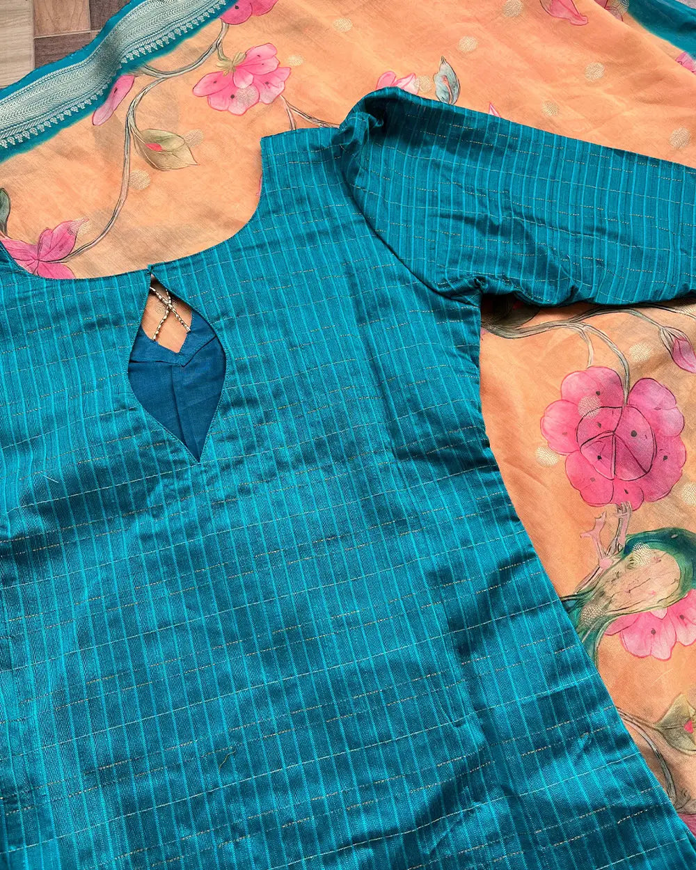 T239 Mayil Oviya Silk Kurta Set