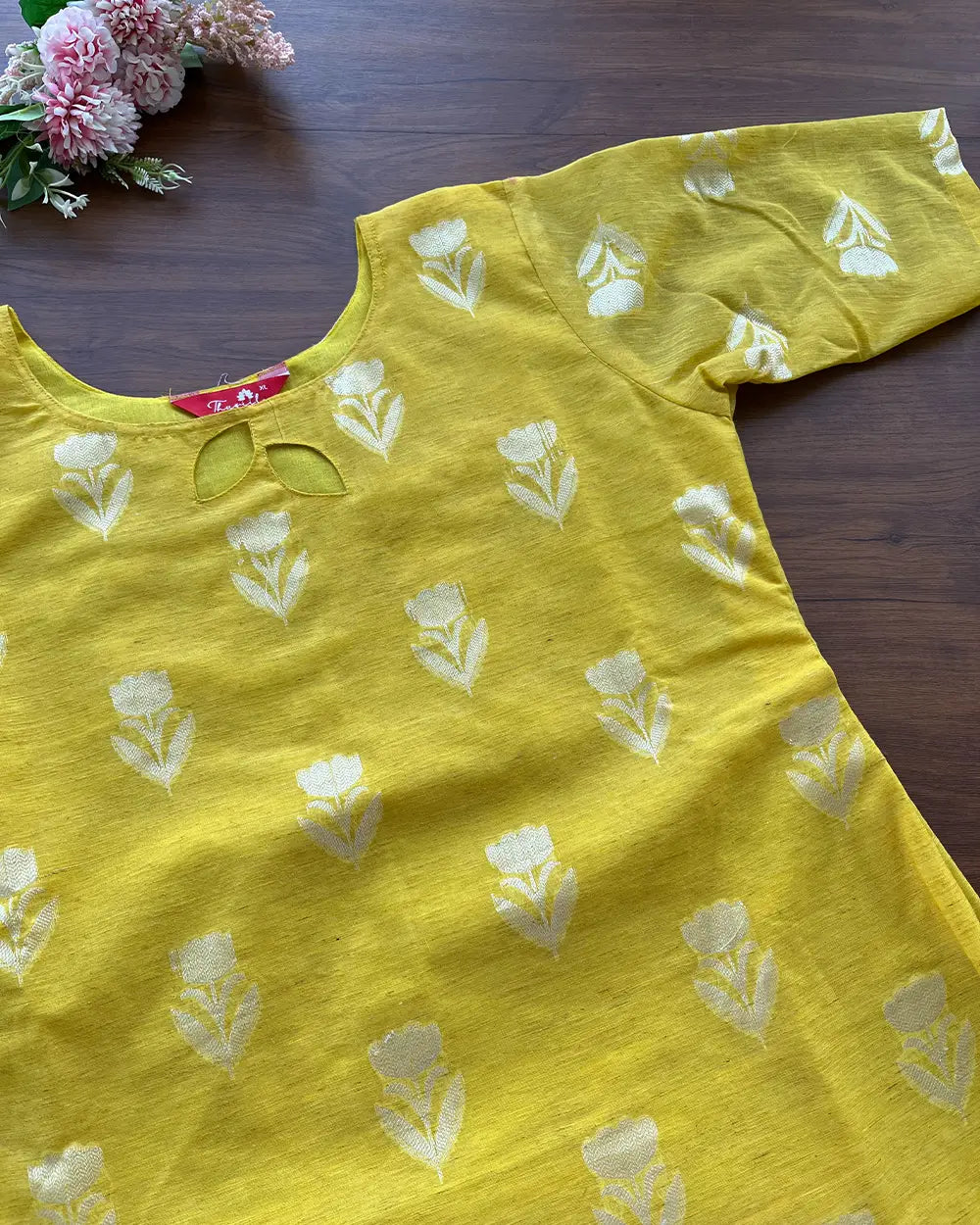 T104 Yellow-Grey Pure Linen Kurta Set (Pre order 15-20 days)