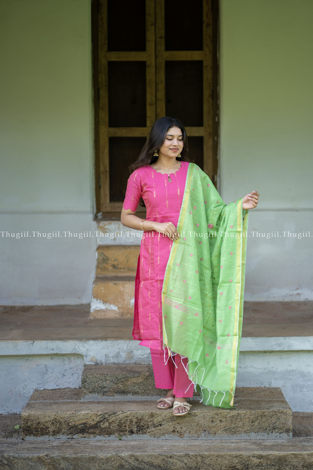 T422 Shruthi - Kurta Set