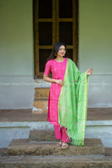 T422 Shruthi - Kurta Set