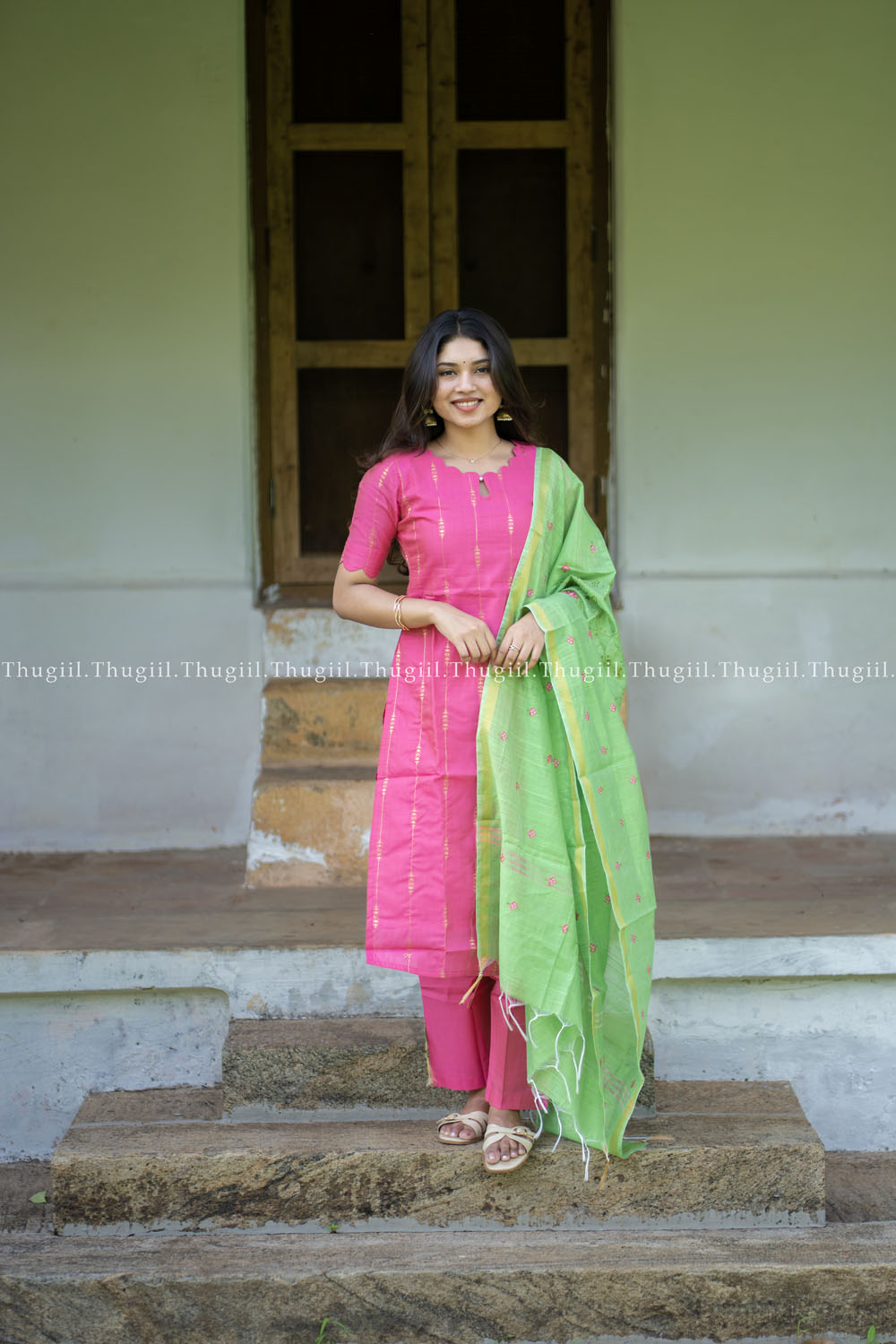 T422 Shruthi - Kurta Set