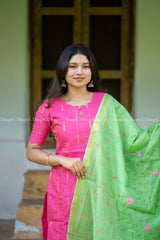 T422 Shruthi - Kurta Set