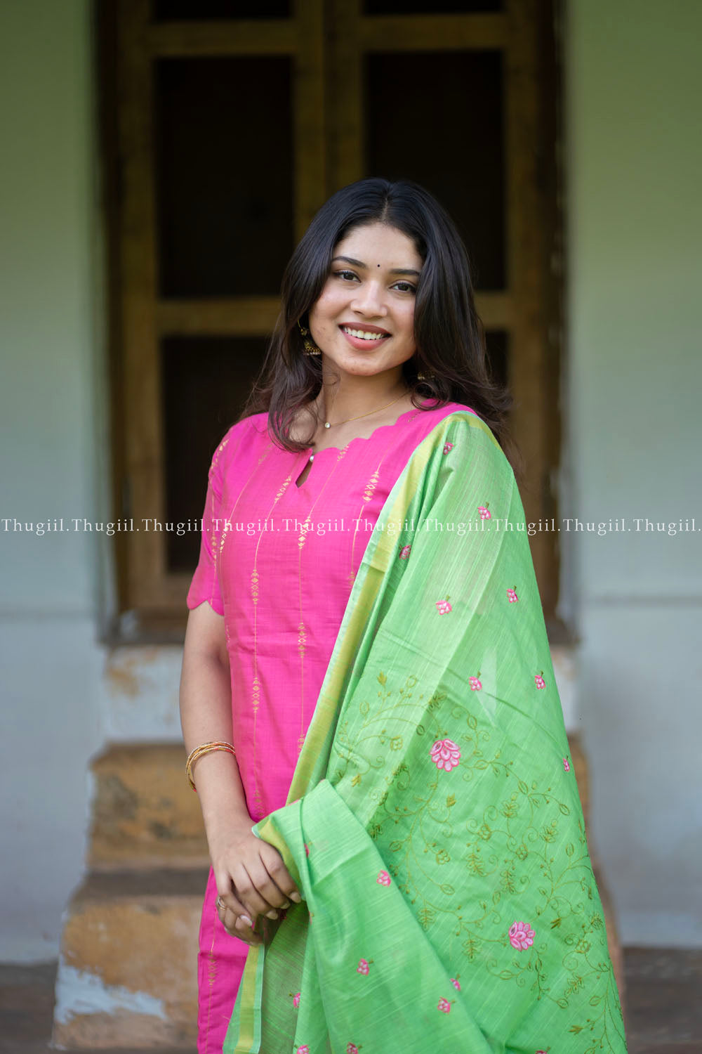 T422 Shruthi - Kurta Set