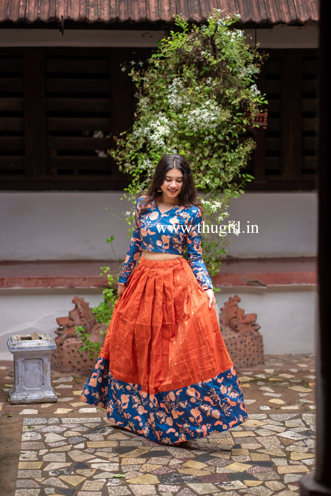 T393 Roopa - Top & Skirt