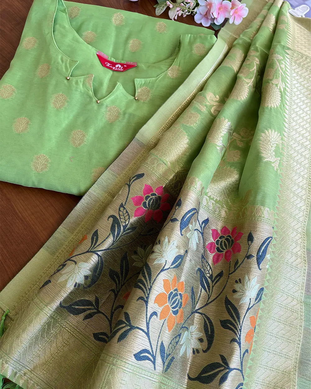 T120 Green Cotton Banaras Kurta Set (Top-Dupatta)