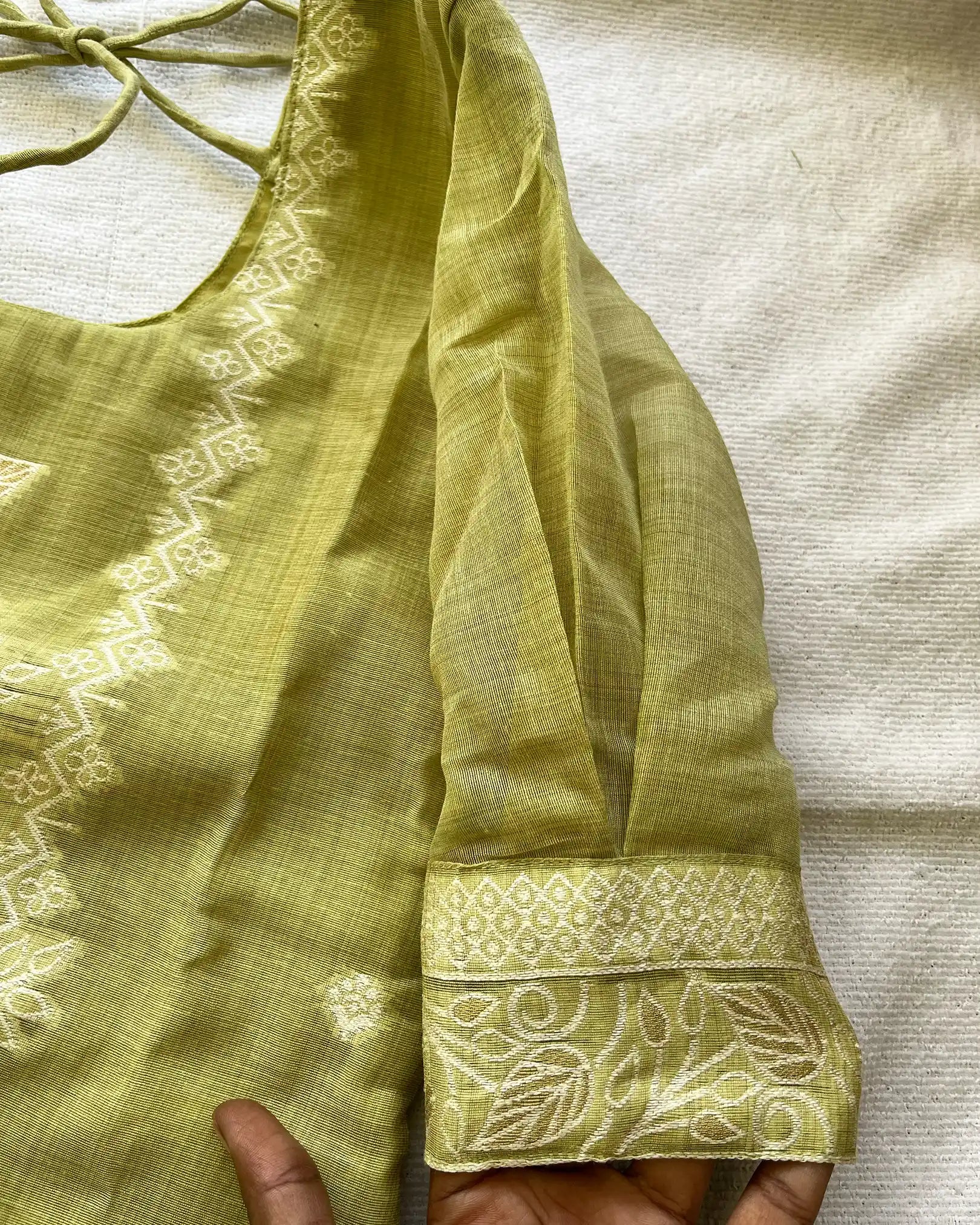 T049 LUXE Green jute silk kurta set (Top-Dupatta)