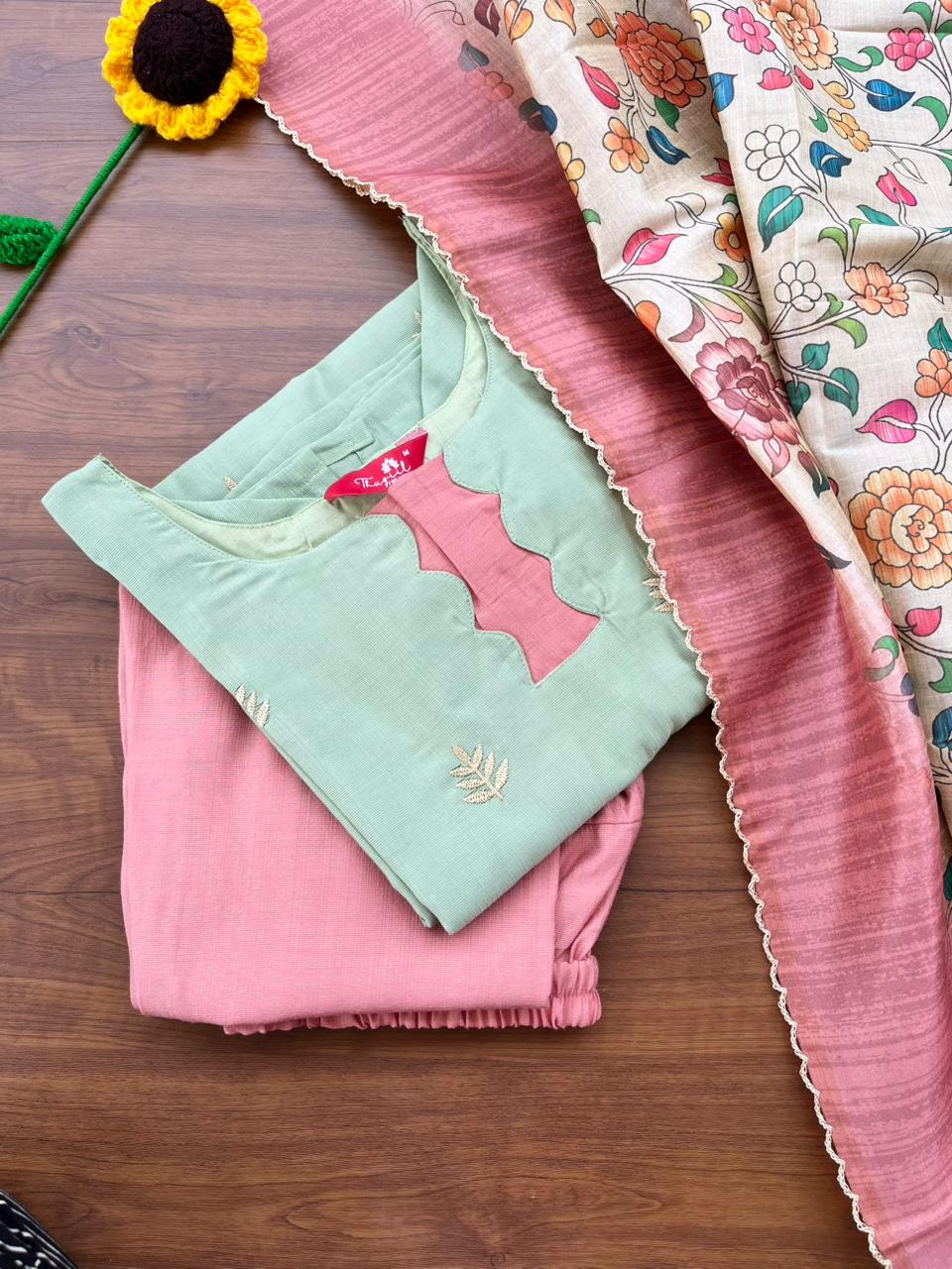 T349 Harini - Kurta Set